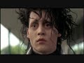 el joven manos de tijeras o mejor conocida como Edward scissorhands whit de most sexy guy Johnny Depp.