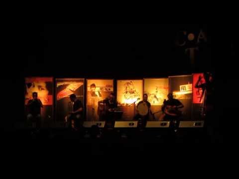 obrint - Canal hiperactivicat /// Final del concert al Centre Artesà Tradicionàrius dels Obrint Pas. Pell de gallina!