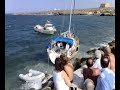 Velero contra las piedras Velero contra las piedras