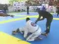 Atleta quebra coluna do adversario no campeonato