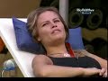 BBB8 - Gyselle se livra da roupa de coelho