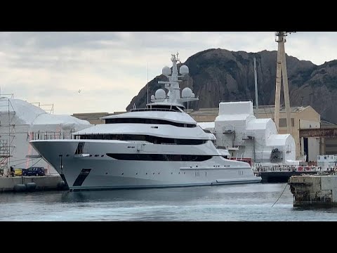 Russische Oligarchen bringen ihre Superyachten in Siche ...