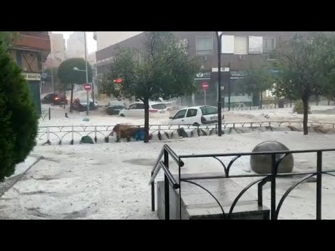 Unwetter in Madrid sorgt fr weggeschwemmte Autos und eine dicke Eisschicht