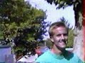 Antithèse de la mythique vidéo Plan B (the Questionable Video). Première vidéo de skateboard jamais tournée à Montmarault (août 1993) !