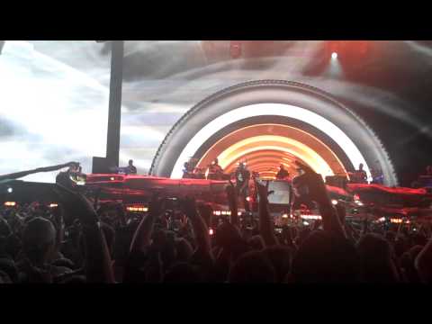 Eminem Brings Out Dr. Dre YouTube Preview Image