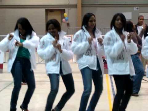 Stroll - All the Greeks get their warm-up strolls.