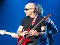Satch Boogie - Joe satriani (2008 Live in LYON) Satch Boogie - Joe satriani (2008 Live in LYON)