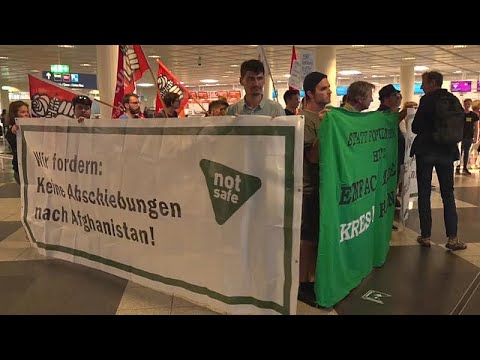 Bayern verschrft Abschiebung - Proteste am Mnchener Flughafen