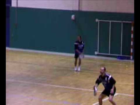 présentation du sport tambourin en salle