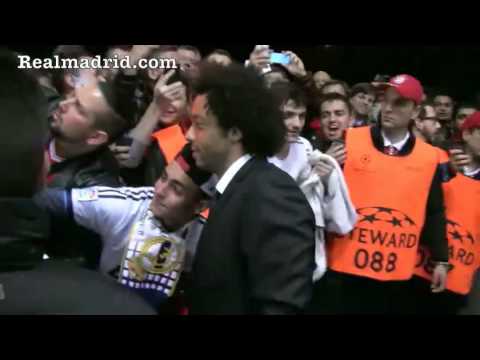 BEHIND THE SCENES: Real Madrid sign autographs for fans after the game