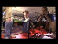 ce duo explore divers univers musicaux en m?lant violon,bass, guitare, et beat box (boite a rythmes humaine).