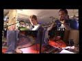 ce duo explore divers univers musicaux en m?lant violon,bass, guitare, et beat box (boite a rythmes humaine).
