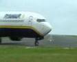 take off b737 800 ryanair to dublin a la rochelle: jet blast