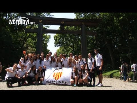 Valencia CF: Las futbolistas piden salud y éxitos en el Templo Meiji