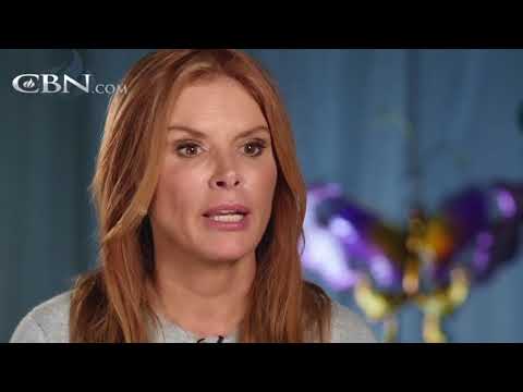 Roma Downey Discovers Light in the Darkest Moments – cbn.com