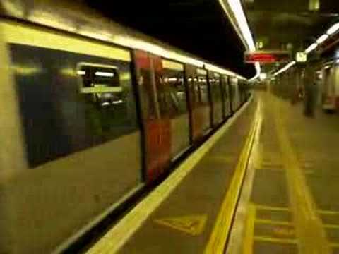不停站列車 ( MLR ) 駛經港鐵太和站