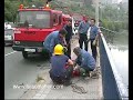rescate de heridos tras caer vehículo a la ría en bilbao 