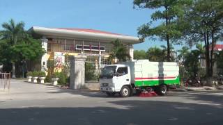 Công ty CP môi trường và công trình đô thị Uông Bí đưa vào vận hành xe quét và hút bụi đường