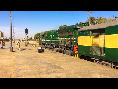 Pak Business Express Smoothly Departs Karachi Cantt | Old Station Building | Pakistan Railways