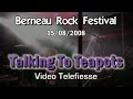 cherchez pas le th�... groupe rock compl�tement d�capsul� qui utilise les inconv�nients des piquets de sc�ne � son avantage. a voir absolument et mod�r�ment! vous verrez que tout marche tr�s bien pour leur chanteur...