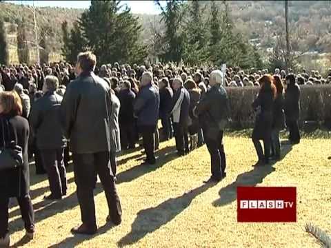 νευροχειρουργός - Με το νυστέρι του έσωζε ζωές... με το στίχο του θεράπευε ψυχές.... Λευθέρης Χαψιάδης. Είπε για τον Αντωνιαδη Χρήστο τον επίκουρο καθηγητή...