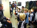 DOB F2 coach Henk-Jan spreekt zijn spelers toe DOB F2 coach Henk-Jan spreekt zijn spelers toe