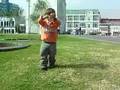 seba en la plaza