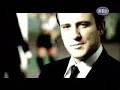Χρήστος Πάζης - ΧαλαράΣτίχοι: Νίκος ΒαξεβανέληςΜουσική: Βασίλης ΚελαϊδήςΠρώτη εκτέλεση: Χρήστος ΠάζηςΣε παράτησε εκείνη που αγαπάςκαι δεν ξέρεις φιλαράκο που να παςσε παράτησε εκείνη που αγαπάςκαι δεν ξέρεις φιλαράκο που να παςΆνοιξε το ράδιοΣε παράτησε εκείνη που αγαπάςκαι δεν ξέρεις φιλαράκο που να παςσε προδώσαν κι οι καλύτεροι σου φίλοικι είναι η πίκρα δηλητήριο στα χείληΑνοιξε το ράδιοέρχεται άλλο αύριοτι κι αν έφτασες στον πάτομη σε παίρνει από κάτωΆνοιξε το ράδιοέρχεται άλλο αύριοκλείσε στον καημό το μάτικοίτα τη δική σου πάρτηΧαλαρά η ζωή είναι ωραίαχαλαρά κι ας μην έχεις και παρέαχαλαρά θα'ρθουν άλλα πιο ωραίαχαλαρά μην τα παίρνεις όλα τόσο σοβαράΧαλαρά η ζωή είναι ωραίαχαλαρά κι ας μην έχεις και παρέαχαλαρά θα'ρθουν άλλα πιο ωραίαχαλαρά να θυμάσαι όλα είναι δανεικάΗ καρδιά σου δακρυσμένος ουρανόςσαν μαχαίρι σε τρυπάει ο χωρισμόςκαι καπάκι σε χτυπούν αναποδιέςμοιάζει η ζωή σου σαν πικρός καφέςΈχω κολλήσειγιατί σ' έχω αγαπήσειδεν το πιστεύωότι έχουμε χωρίσει