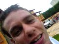 Surfando na piscina? Caiu de costas...