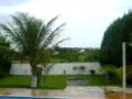 Surfando na piscina? Caiu de costas...