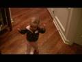 videos de Lily walking, waving and talking(kind of)