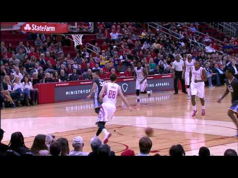 Video: Stephen Curry Drops Amazing No-Look Touch Pass to Barnes