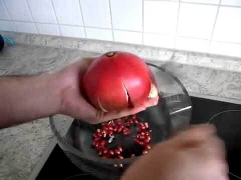 how to open pomegranate