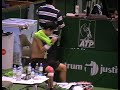 第2セット終わって・・・お着換えする錦織圭選手。