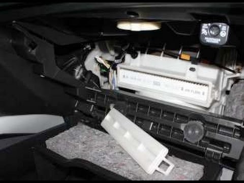 How to replace cabin air filter in Peugeot 4008