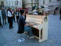a pianist in Nice