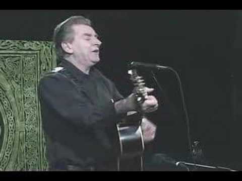 Molly Allis - Dublin's Barry Dodd performs the classic Irish song