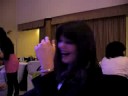 jugando con helio en la fiesta de flor