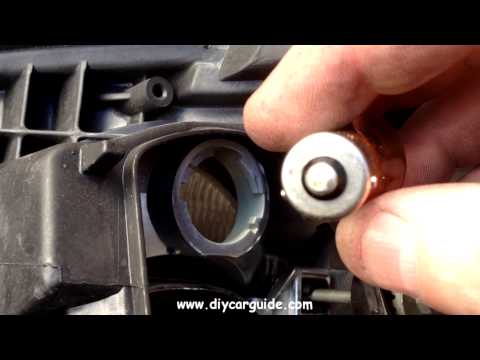 Toyota Avensis Headlight Bulb and Indicator/Turn Signal Bulb Replacement