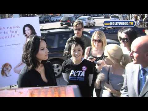 Video: Olivia Munn si spoglia per PETA