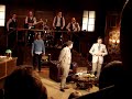 Filip & Fredrik försöker ringa nummerupplysningen, men hamnar hos växeln i huset de befinner sig i. 0:24 in i klippet:I telefon: - Jag jobbbar på svenska Filminstitutet.Filip: - Jaha ja, men vi sitter nere i studion här på filminstitutet och filmar, på nått jävla sätt har du hamnat rakt in i studion. *asg*Fredrik: - Vi ringer 118 118 och så hamnade vi hos dig, det är inte rätt?I telefon: - Nej det är inte rätt, då har du glömt att slå en nolla.