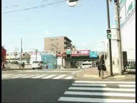 日の出町から黄金町の 京浜急行の赤い電車photoフォトスライド
