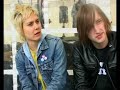 jason and carrie from the von bondies talk to q4music at glastonbury 2004. just before carrie left the band...