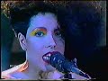 live del 1984, da notare abiti e acconciature ;)