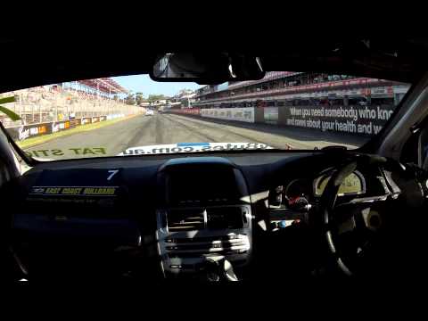 Collision between Oakland 7 & Fane 41 on main straight - Clipsal 500, 2015