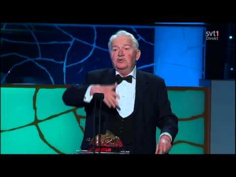 guldbaggegalan - Hasse Alfredson får Hedersguldbaggen under Guldbaggegalan 2013 (21. januar), og holder tidenes beste takketale - den starter på 03:47. Konferansier er Babben...
