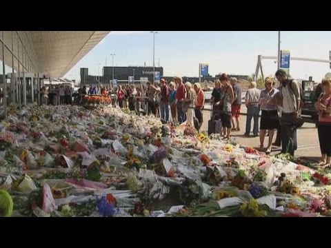Flight MH17: Victims' bodies flown to the Netherlands