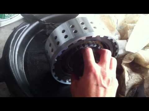 Suzuki Burgman 650 – Clutch cover removal and diagnosis