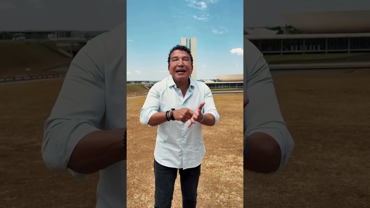 Eu continuo aqui em Brasília. O Brasil vive uma crise institucional que ninguém imaginou presenciar.