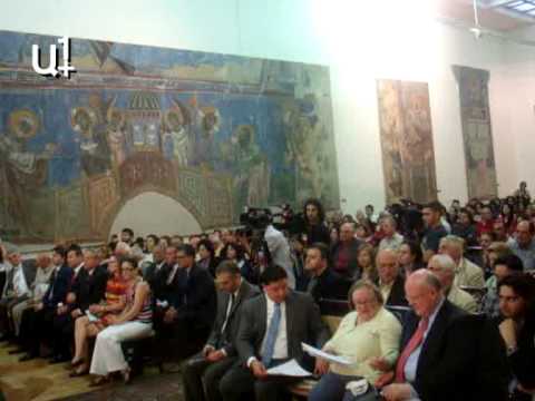 Պաշտոնյաները որբերի մասին ցուցահանդես